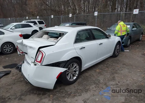 2016 Chrysler 300C z USA, uszkodzony, nr VIN 2C3CCAEG3GH268812